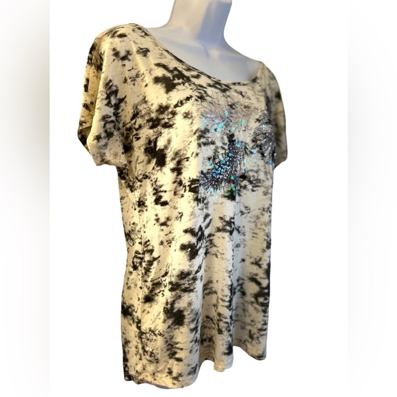 DAYTRIP TIE DYE FEATHER SEQUINS TOP - Picture 3 of 5